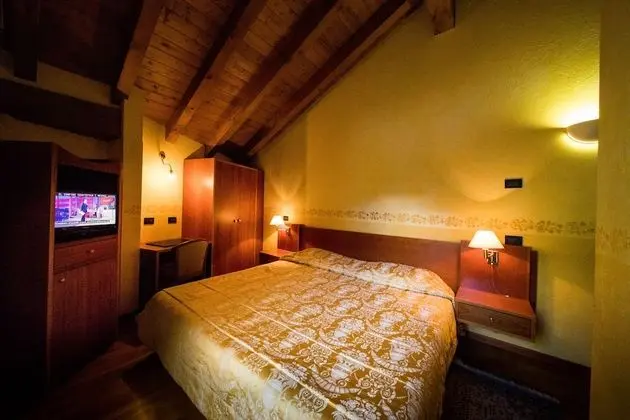 Büyük Yataklı Tek Kişilik Oda