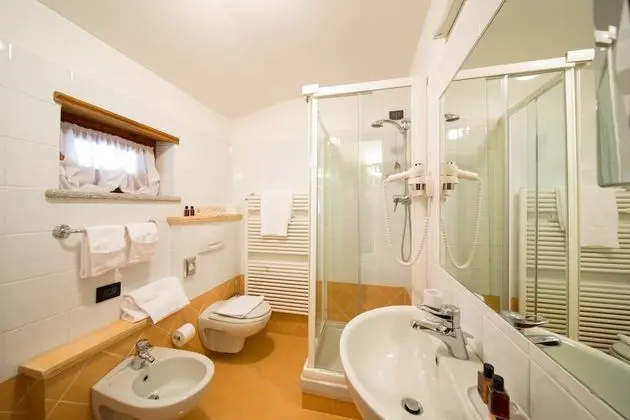 Büyük Yataklı Tek Kişilik Oda