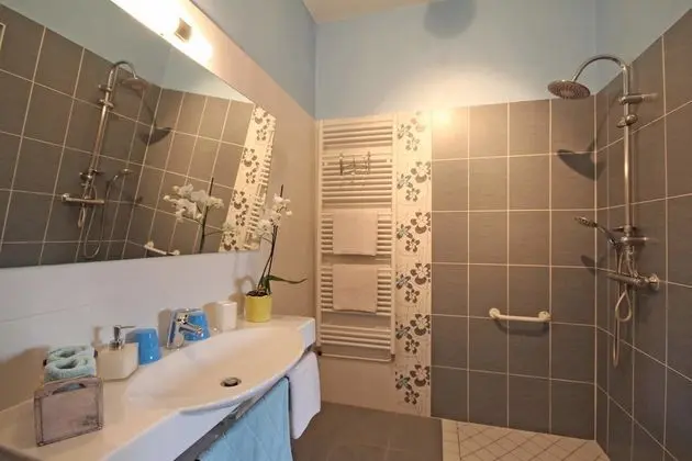 Family Tek Büyük Yataklı Oda