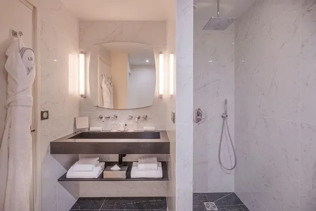 Standard Tek Büyük Yataklı Oda (Elegance)
