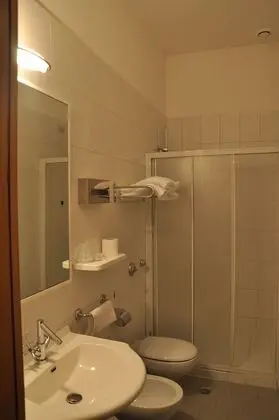 Büyük Yataklı Tek Kişilik Oda