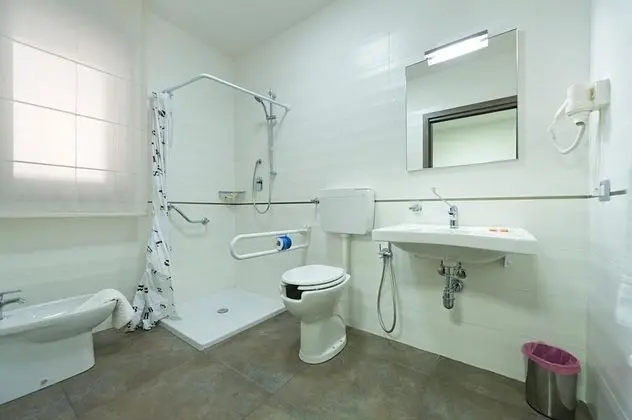 Tek Büyük veya İki Ayrı Yataklı Oda, Balkon