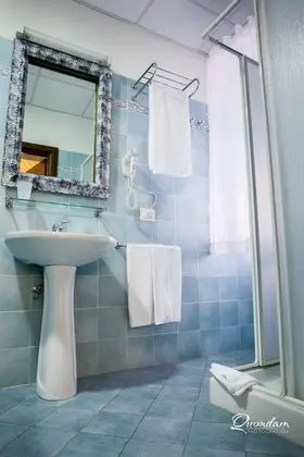 Luxury Tek Büyük Yataklı Oda