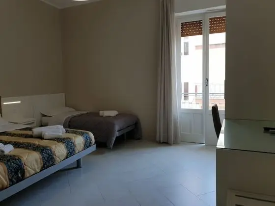 Üç Kişilik Oda