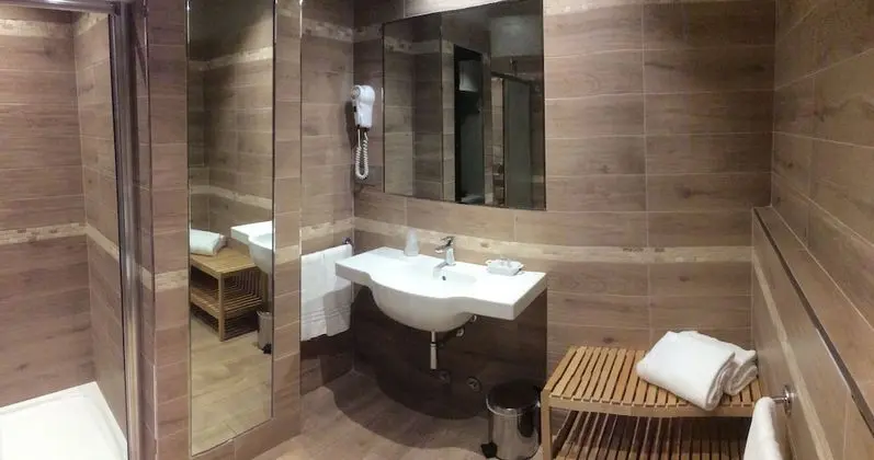 Tek Büyük veya İki Ayrı Yataklı Oda