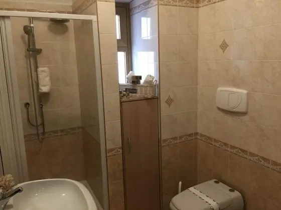 Deluxe Tek Büyük veya İki Ayrı Yataklı Oda, Kısmi Deniz Manzaralı