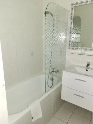 Büyük Yataklı Tek Kişilik Oda
