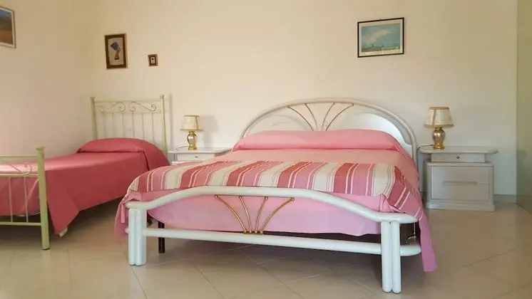 Basic Üç Kişilik Oda, Bahçe Manzaralı