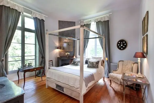 Tek Büyük Yataklı Oda (aux Herbiers)