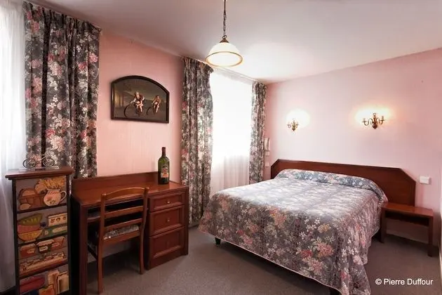 Üç Kişilik Oda (Hinault)