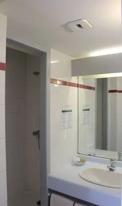 Üç Kişilik Oda (Hinault)