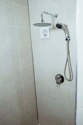 Üç Kişilik Oda