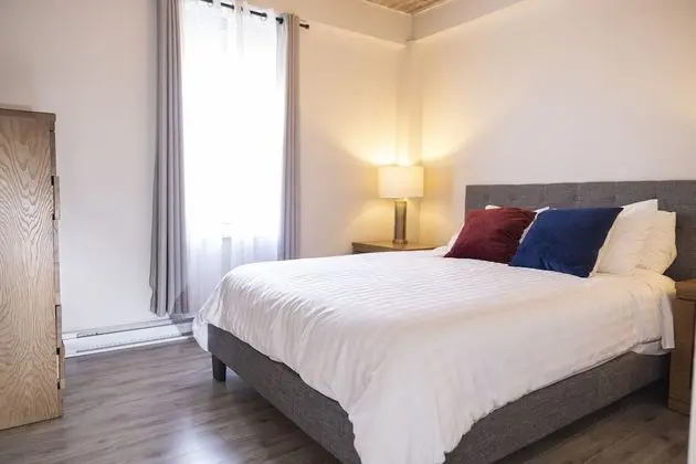 Suite avec chambre fermée + divan-lit