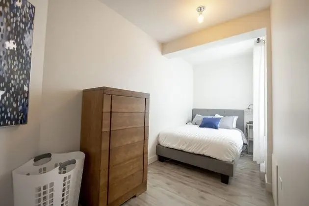 Suite avec chambre fermée + divan-lit