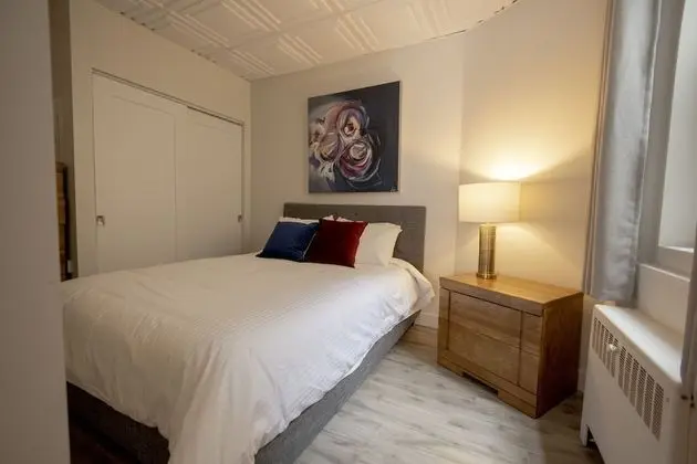 Suite avec chambre fermée + divan-lit