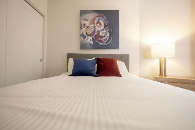 Suite avec chambre fermée + divan-lit