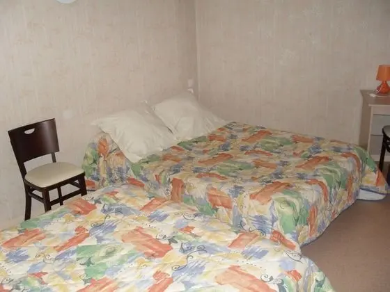 Dört Kişilik Oda, Ortak Banyo (Chambre 9)