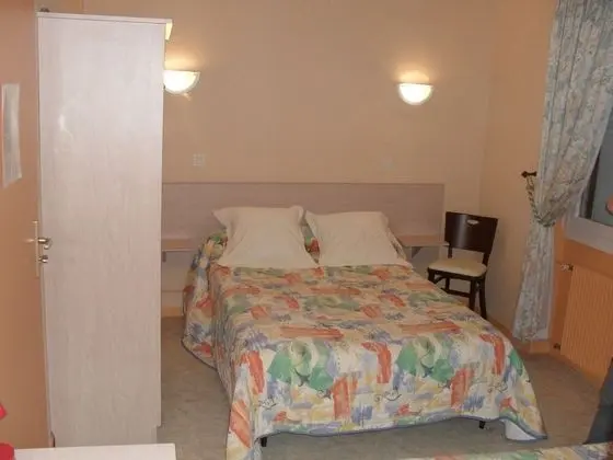 Tek Büyük Yataklı Oda, Ortak Banyo (Chambre 5)