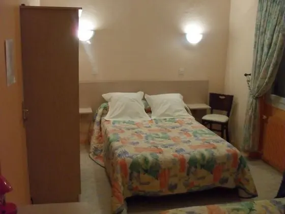 Tek Büyük Yataklı Oda, Ortak Banyo (Chambre 5)