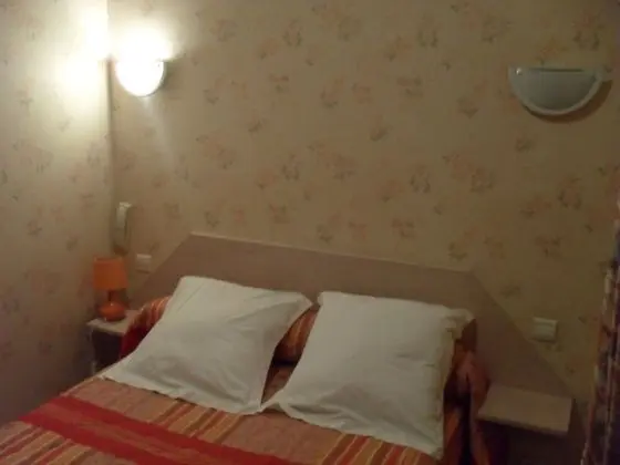 Tek Büyük Yataklı Oda, Ortak Banyo (Chambre 5)