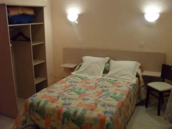 Tek Büyük Yataklı Oda, Ortak Banyo (Chambre 5)