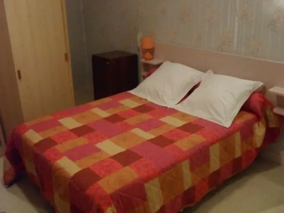 Tek Büyük Yataklı Oda, Ortak Banyo (Chambre 5)