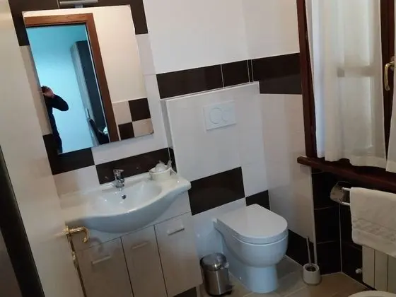 Büyük Yataklı Tek Kişilik Oda