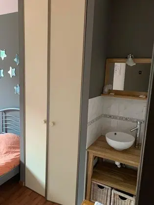 Üç Kişilik Oda, Ortak Banyo