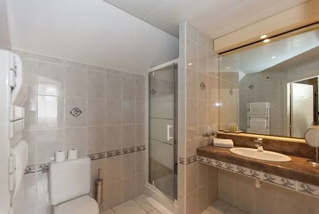 Comfort Tek Büyük veya İki Ayrı Yataklı Oda