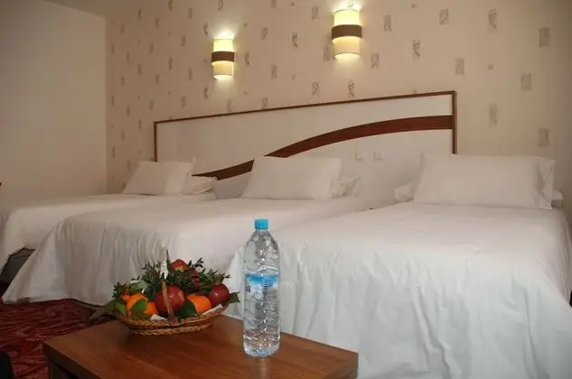 Üç Kişilik Oda