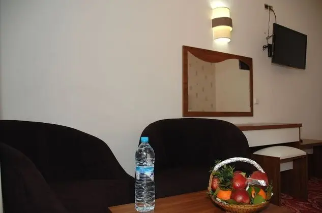 Üç Kişilik Oda