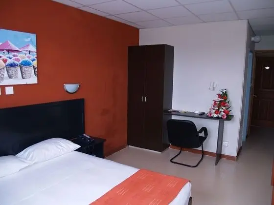 City Tek Büyük Yataklı Oda