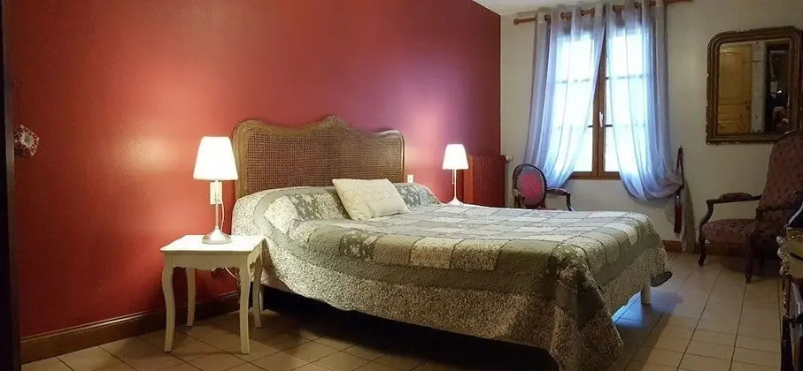 Tek Büyük Yataklı Oda (Guernazelle)