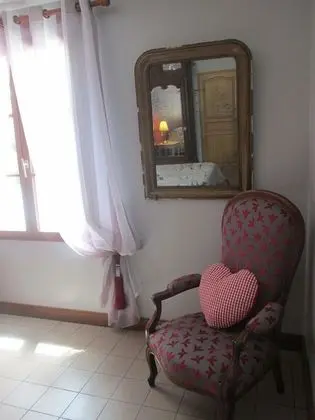 Tek Büyük Yataklı Oda (Guernazelle)