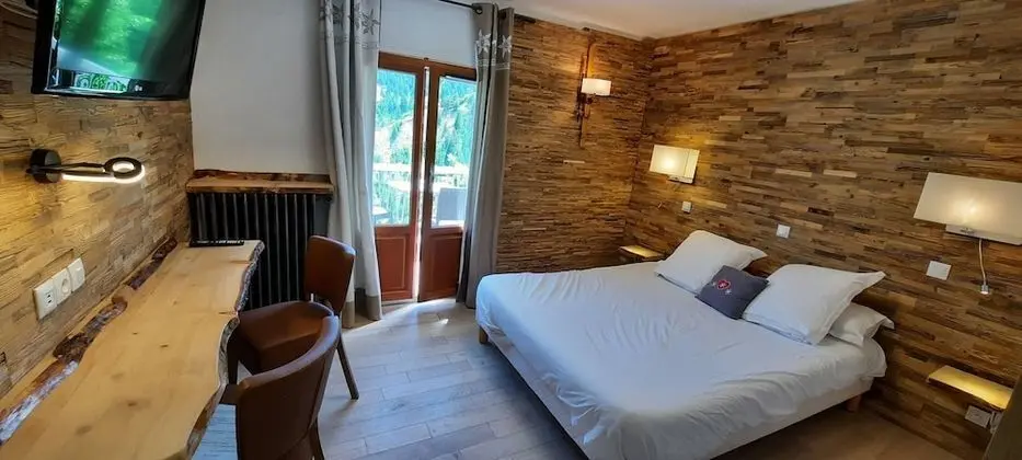 Tek Büyük Yataklı Oda, Teras, Dağ Manzaralı