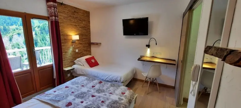 Üç Kişilik Oda, Teras, Dağ Manzaralı