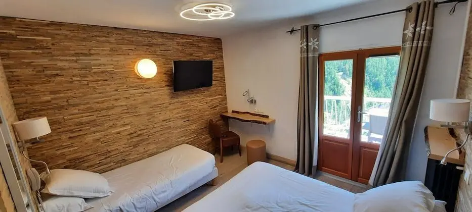 Üç Kişilik Oda, Teras, Dağ Manzaralı