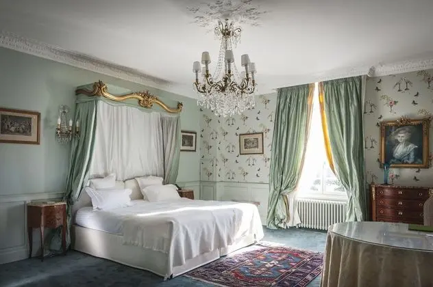 Luxury Tek Büyük Yataklı Oda (in the Castle)
