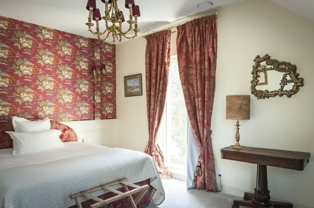 Traditional Tek Büyük Yataklı Oda ( (in Elisabeth detached house) )