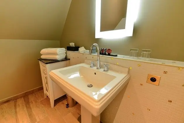 Classic Tek Büyük Yataklı Oda