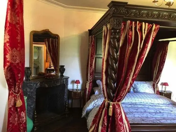 Tek Büyük Yataklı Oda (La Bois-Hue)