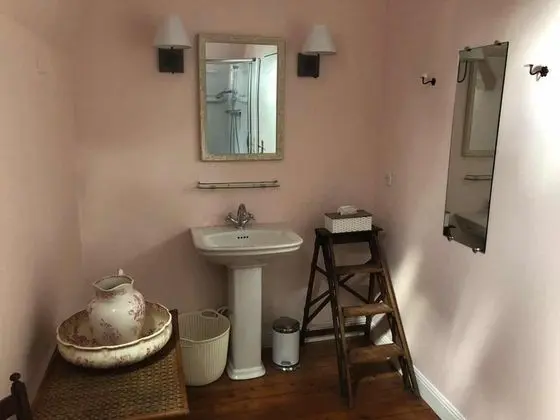 Tek Büyük Yataklı Oda (Saint-Seine)