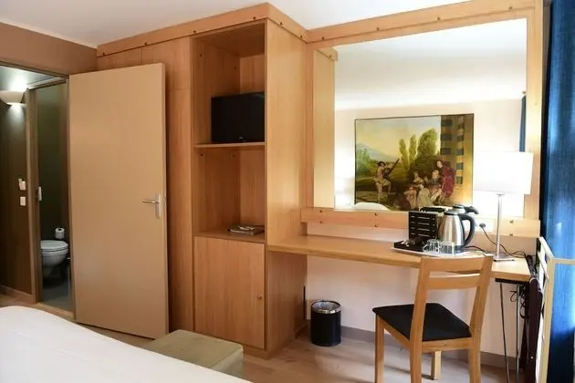 Premium Tek Büyük Yataklı Oda (Traditional)