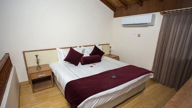 BUNGALOW ROOM