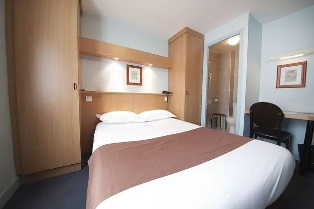 Basic Oda, 1 Çift Kişilik Yatak