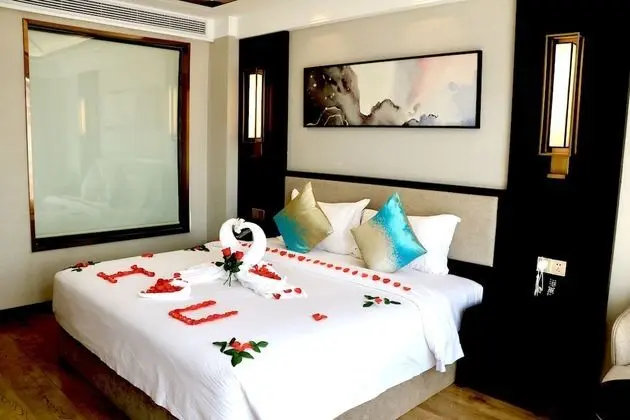 Deluxe Tek Büyük Yataklı Oda