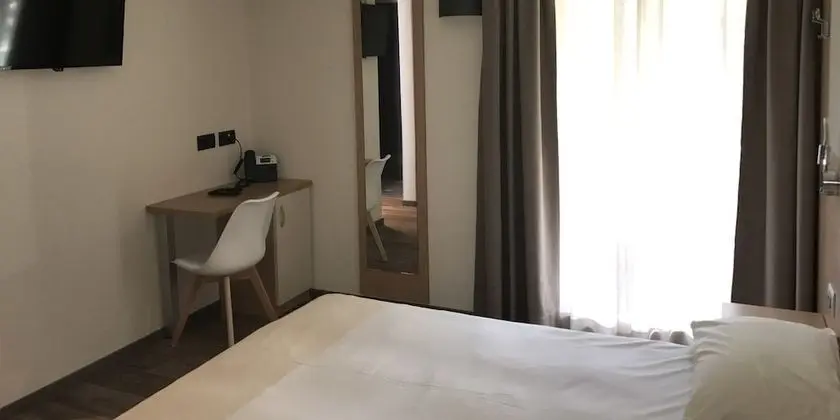 Standard Tek Büyük Yataklı Oda