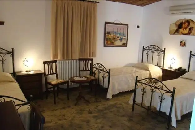 Üç Kişilik Oda, Sigara İçilmez