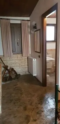 Üç Kişilik Oda, Sigara İçilmez