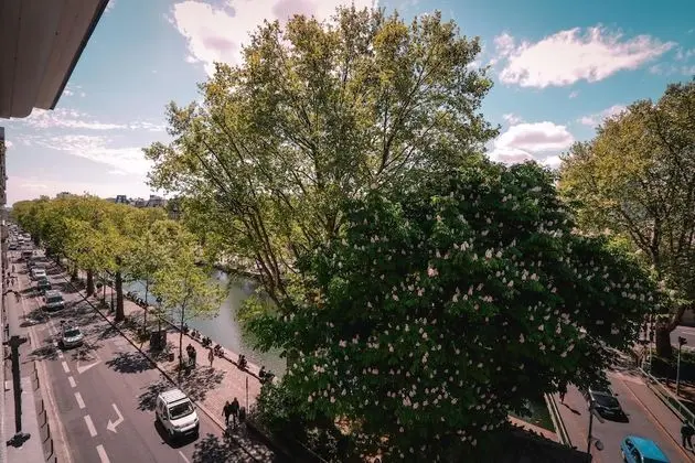 City Tek Büyük Yataklı Oda